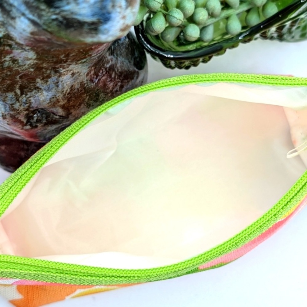 Clinique Cosmetic / Makeup Pouch - Picture 5 of 5